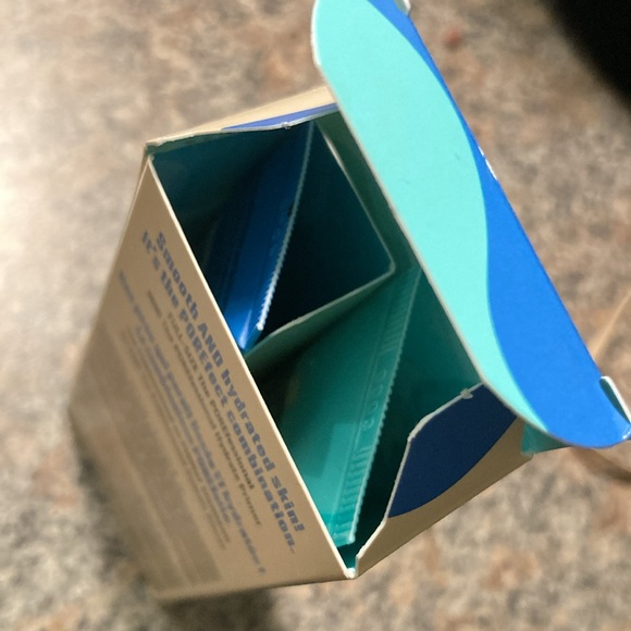 NIB sealed Benefit POREfessional .75oz and hydrate primer mini .25oz 2pack - Picture 7 of 8